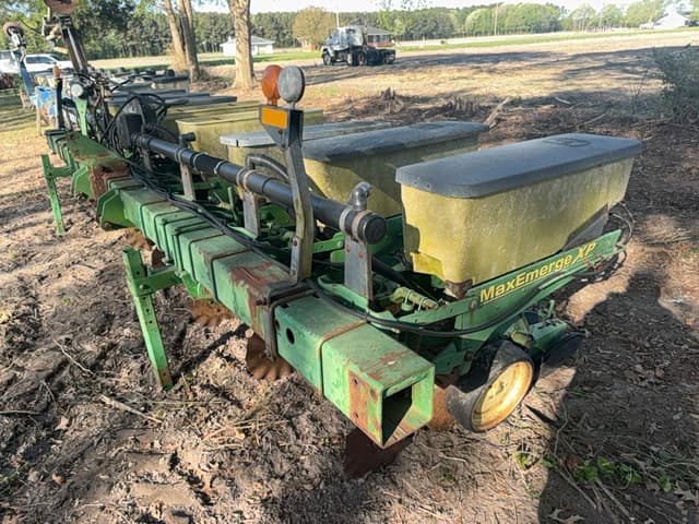 Image of John Deere 7100 equipment image 3