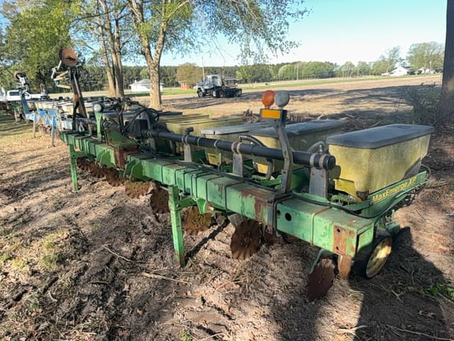 Image of John Deere 7100 equipment image 1