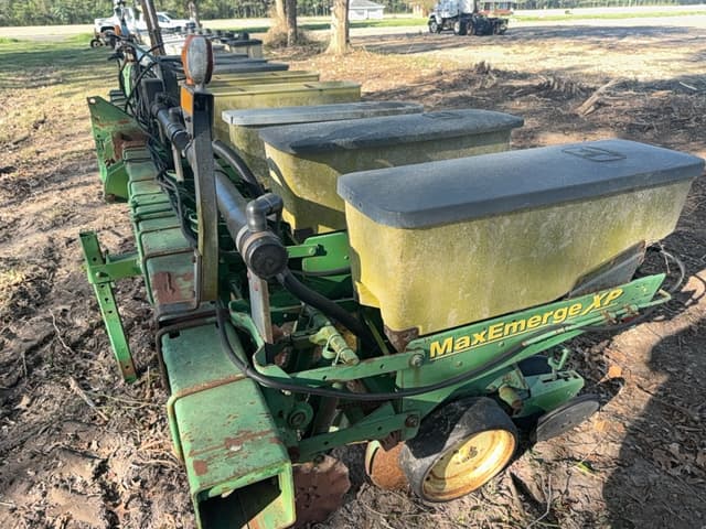 Image of John Deere 7100 equipment image 4