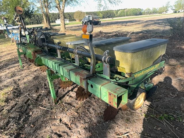 Image of John Deere 7100 equipment image 2