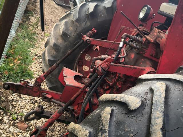 Image of International Harvester 806 equipment image 3