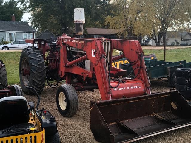 Image of International Harvester 806 equipment image 1