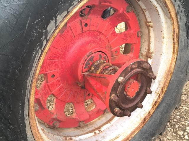 Image of International Harvester 806 equipment image 4