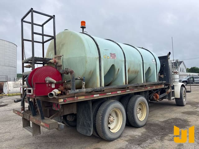 Image of Peterbilt 357 equipment image 4