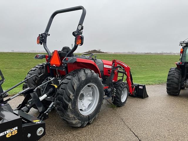 Image of Massey Ferguson 1840M equipment image 3