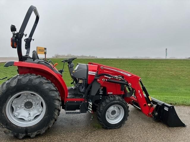 Image of Massey Ferguson 1840M equipment image 4