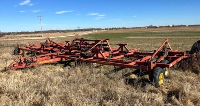 Image of Sunflower 2433 equipment image 1