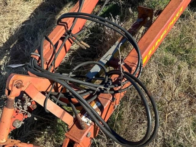 Image of Sunflower 2433 equipment image 3