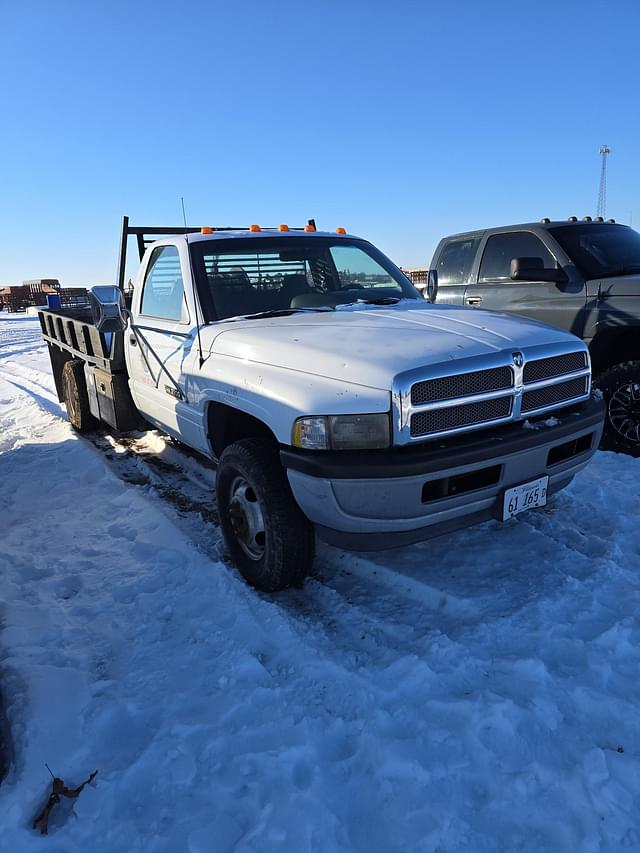 Image of Dodge Ram 3500 equipment image 2