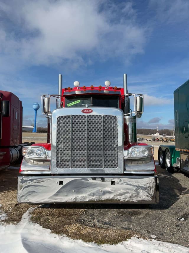 Image of Peterbilt 389 equipment image 1