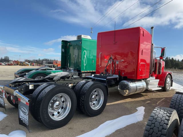 Image of Peterbilt 389 equipment image 3