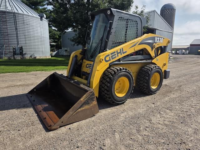Image of Gehl V270 equipment image 2