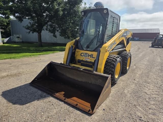 Image of Gehl V270 equipment image 3