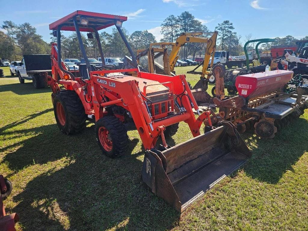 Kubota L35 Equipment Image0