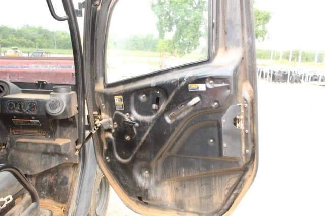 Image of Kubota RTV-X1100C equipment image 3
