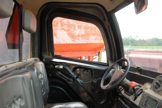 Image of Kubota RTV-X1100C equipment image 2