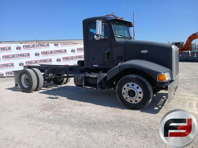 Image of Peterbilt 385 equipment image 1