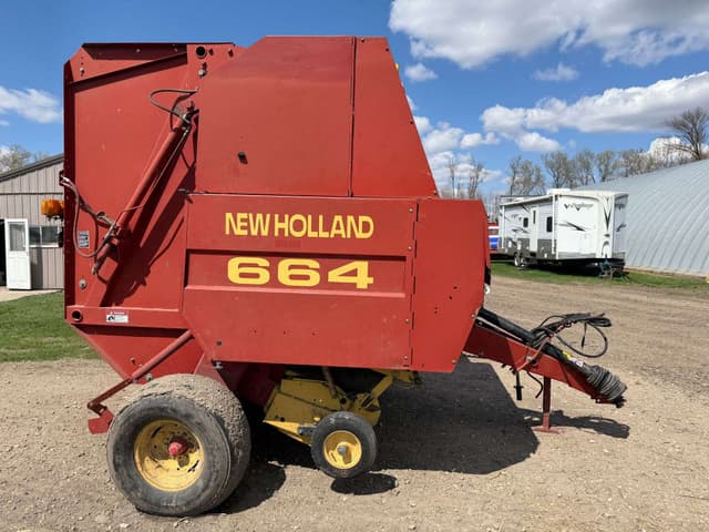 Image of New Holland 664 equipment image 1