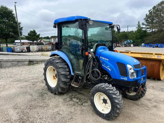 Image of New Holland Boomer 3045 equipment image 2
