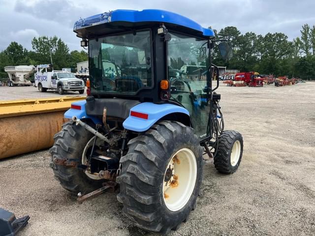 Image of New Holland Boomer 3045 equipment image 4