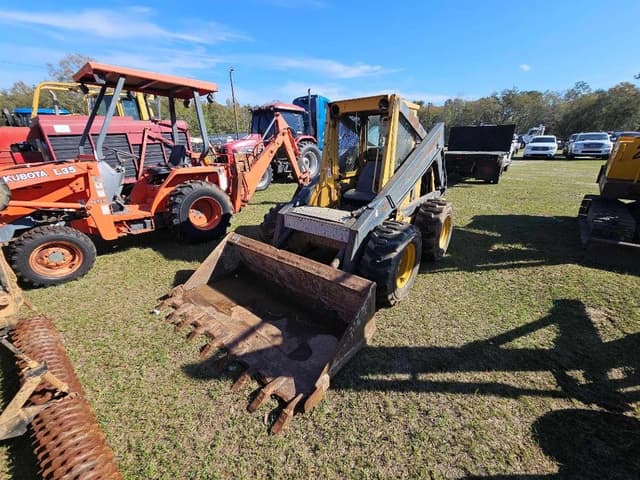 Image of New Holland L785 equipment image 1