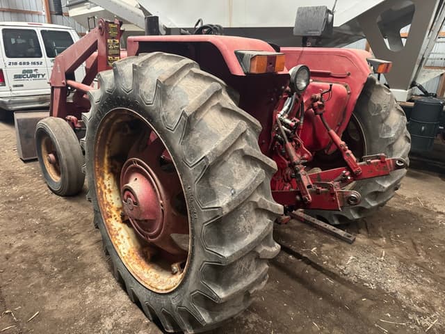 Image of International Harvester 884 equipment image 3