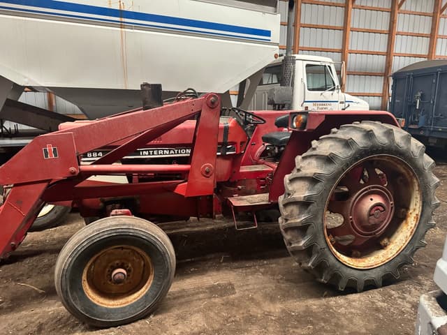 Image of International Harvester 884 equipment image 2