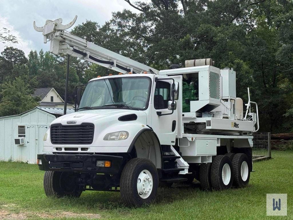 2003 Freightliner M2 106 Equipment Image0
