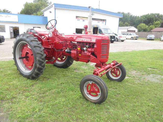 Image of Farmall 200 equipment image 4
