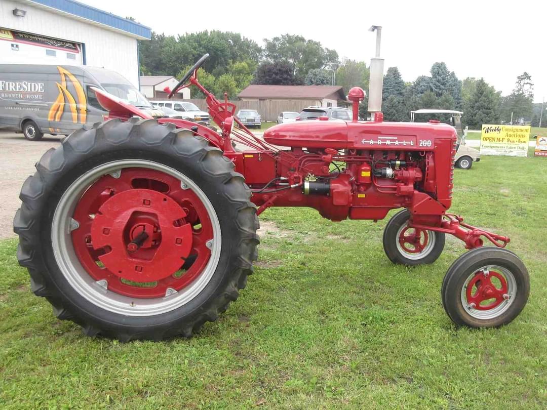 Image of Farmall 200 Primary image
