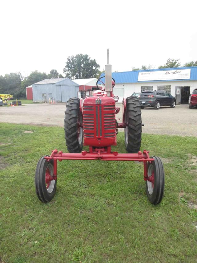 Image of Farmall 200 equipment image 3