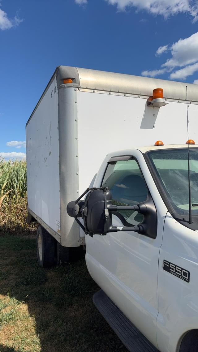 Image of Ford F-550 equipment image 4