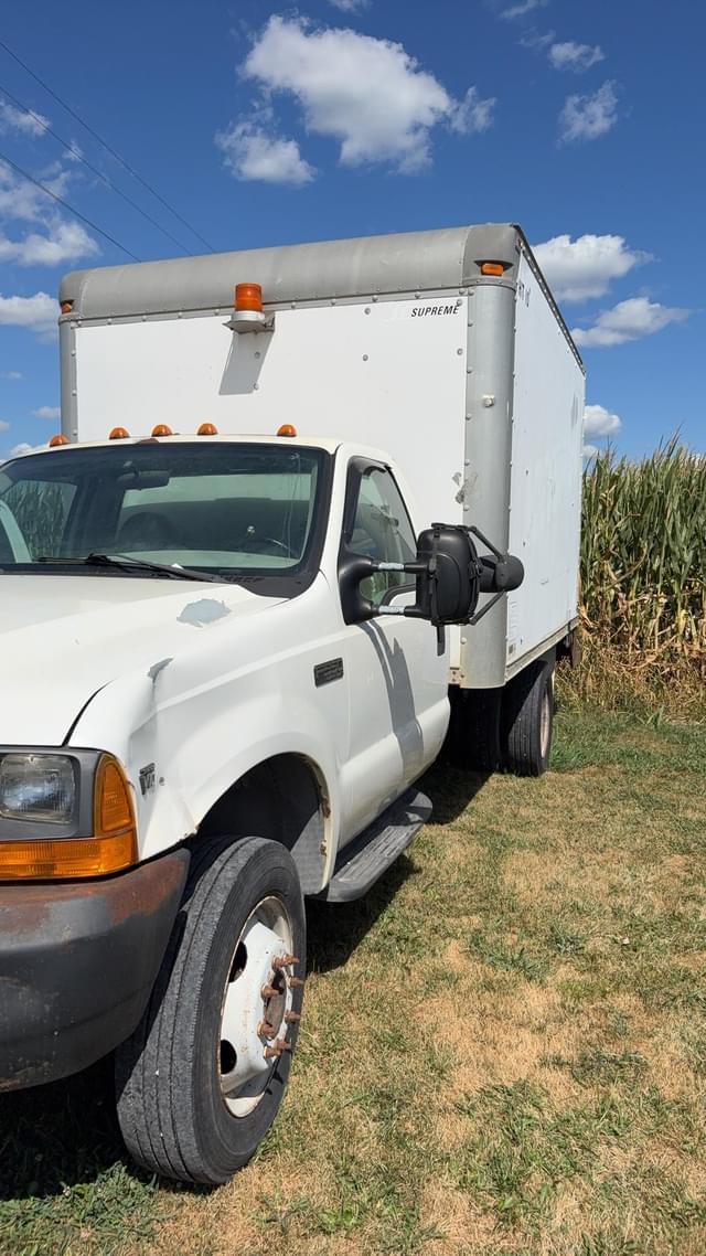 Image of Ford F-550 equipment image 2