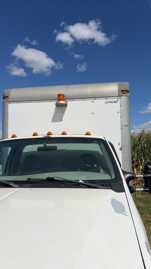 Image of Ford F-550 equipment image 3
