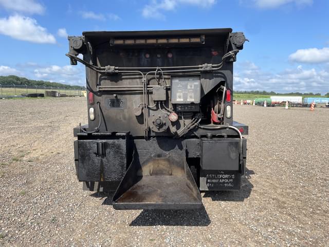 Image of International 4400 equipment image 3