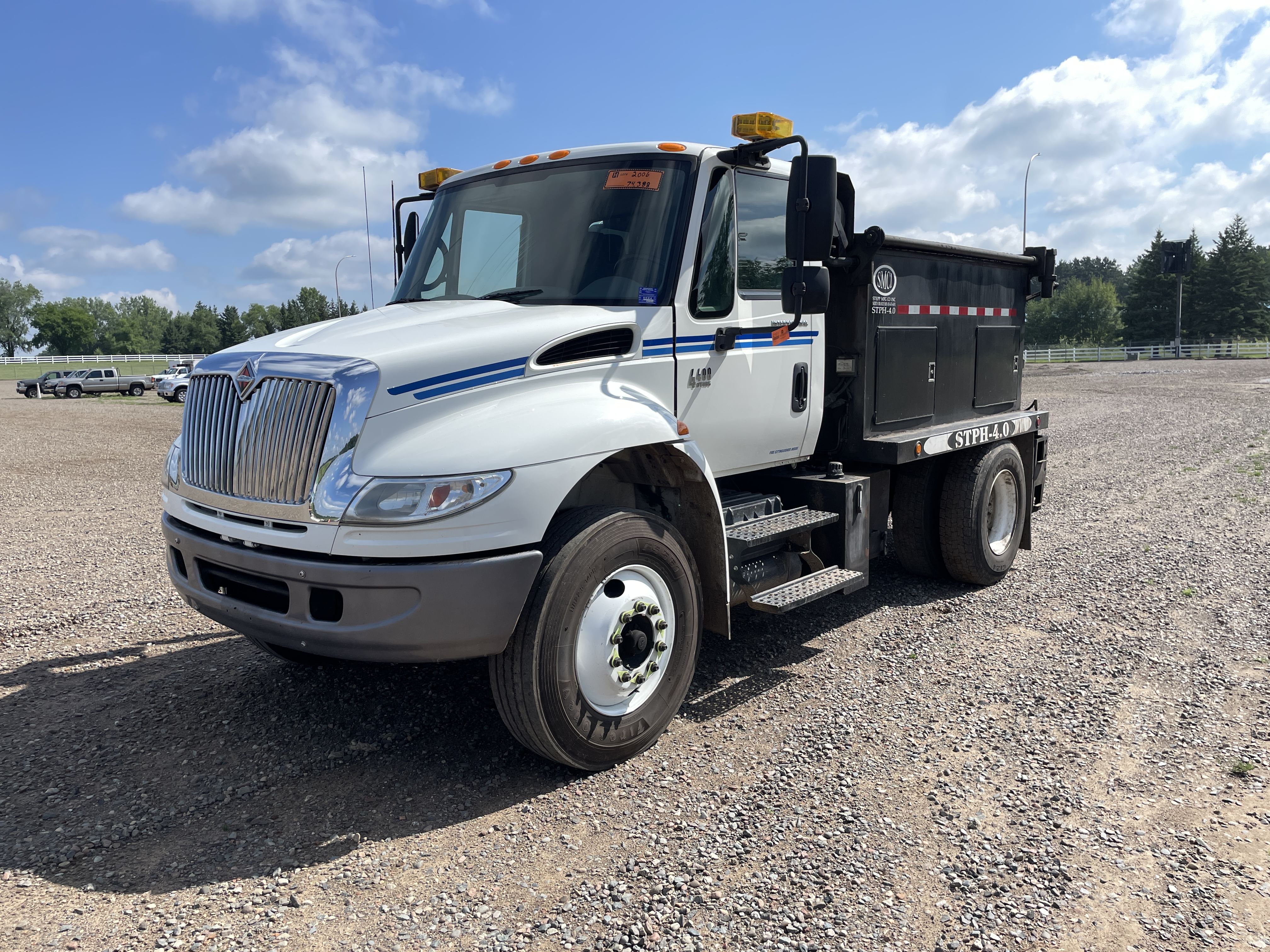 2006 International 4400 Equipment Image0