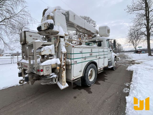 Image of International 4400 equipment image 4