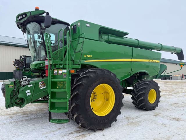 Image of John Deere S780 equipment image 1