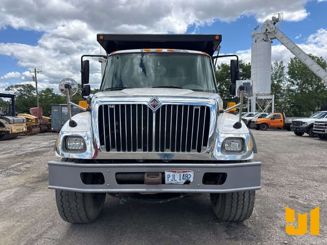 Image of International 7500 equipment image 1