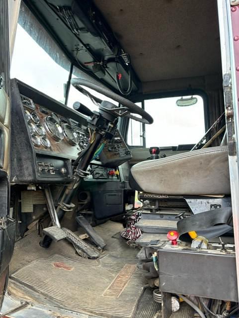 Image of Kenworth T800 equipment image 4