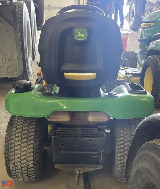Image of John Deere X300 equipment image 3