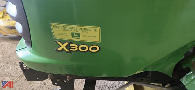 Image of John Deere X300 equipment image 4