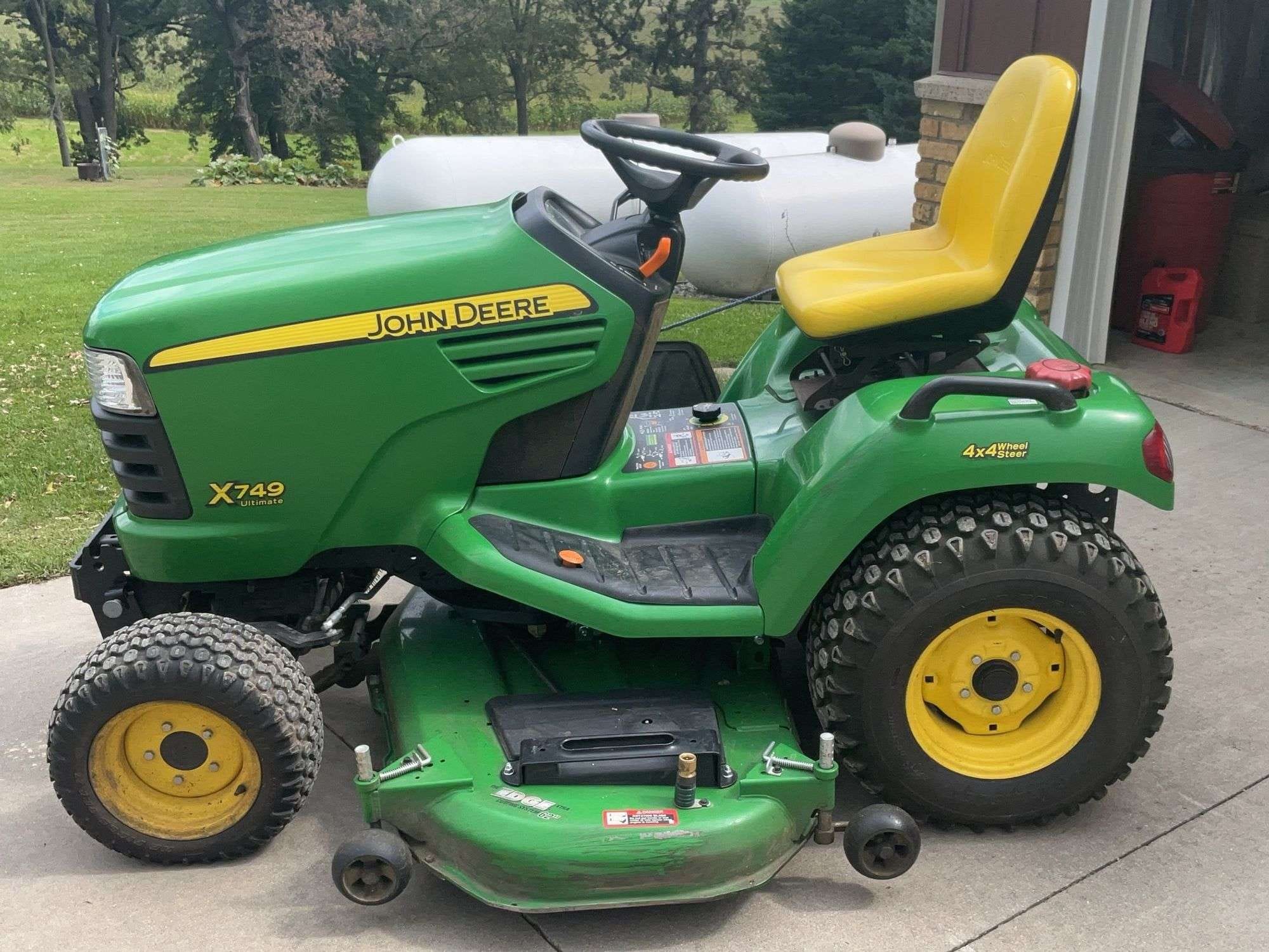 2011 John Deere X749 Equipment Image0