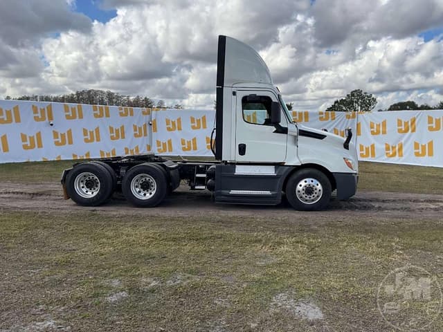 Image of Freightliner Cascadia equipment image 3