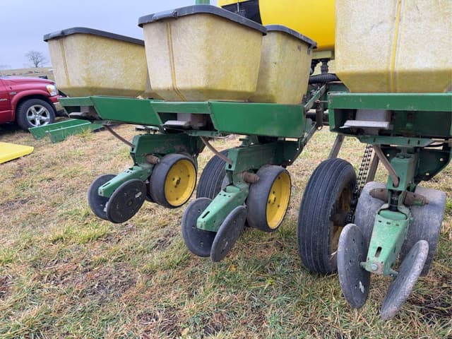 Image of John Deere 7000 equipment image 4