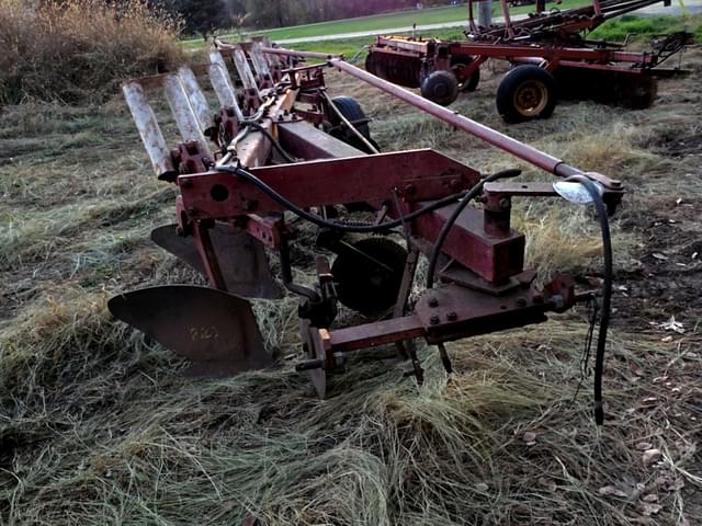 Image of International Harvester 710 equipment image 3