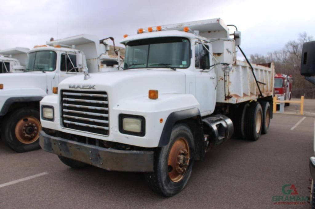 Image of Mack RD688S Primary image