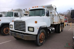 1999 Mack RD688S Image