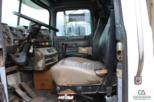 Image of Mack RD688S equipment image 4