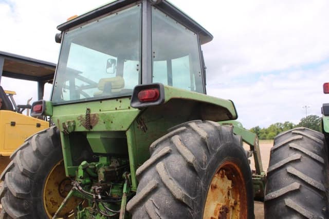 Image of John Deere 4230 equipment image 2